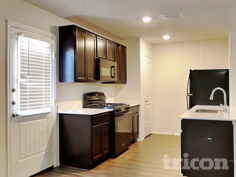 Building Photo - 5632 McClelland St