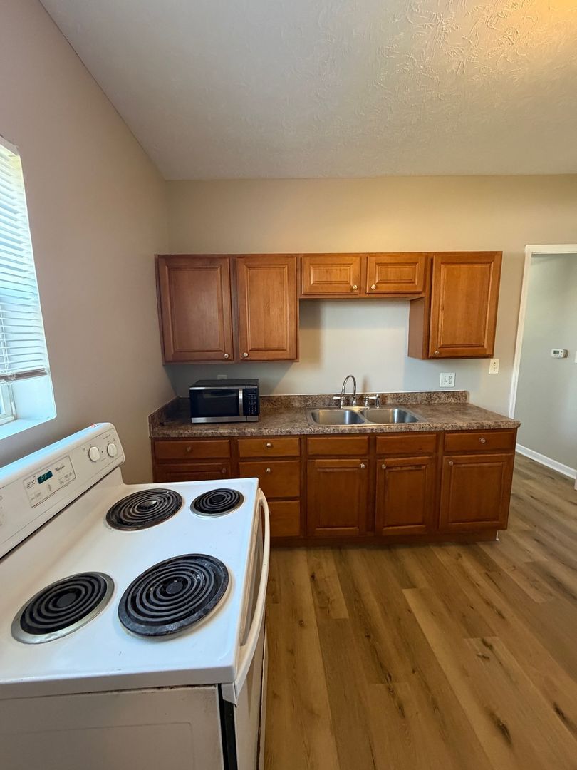 Building Photo - 3 Bedroom Double