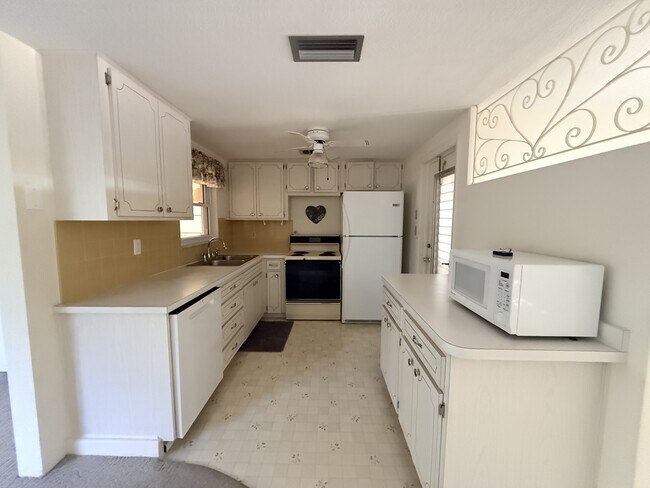 Building Photo - 10802 Laburnum Dr