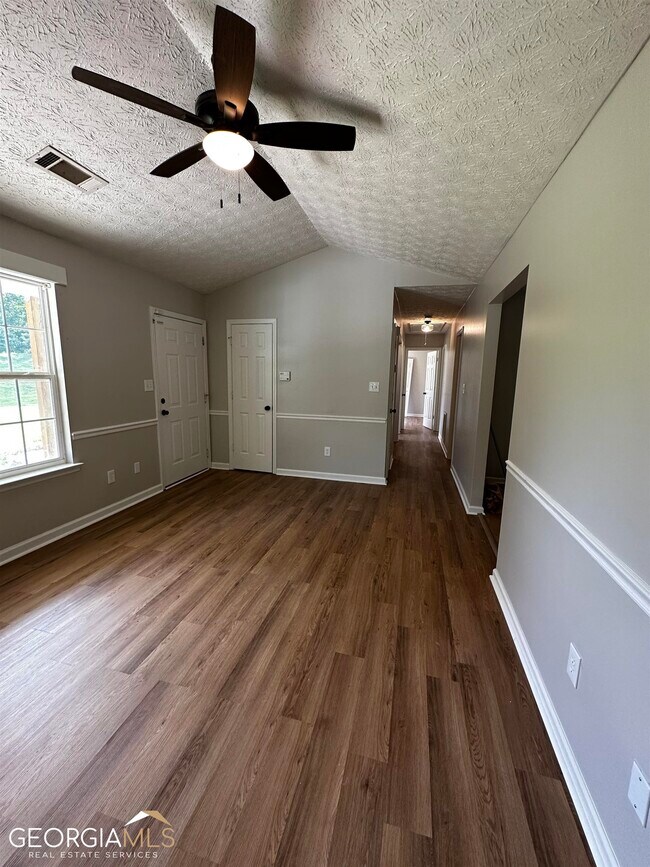 Building Photo - 641 Honey Creek Rd