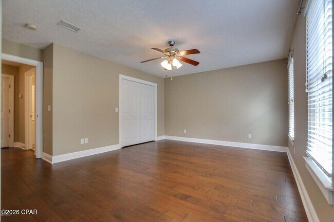 Building Photo - 4026 Oak Forest Dr