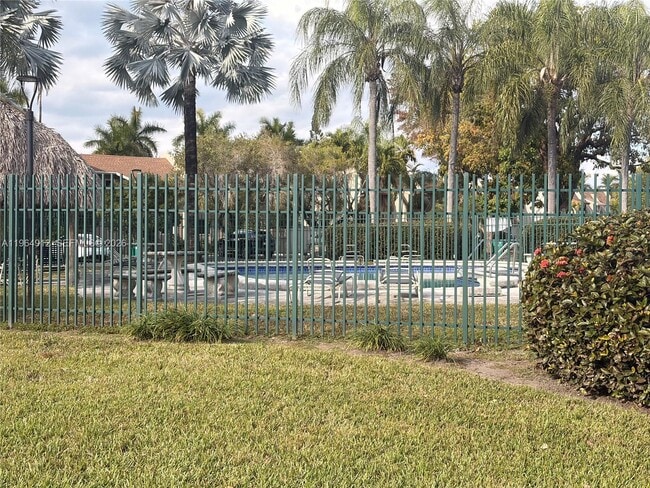 Building Photo - 0 000