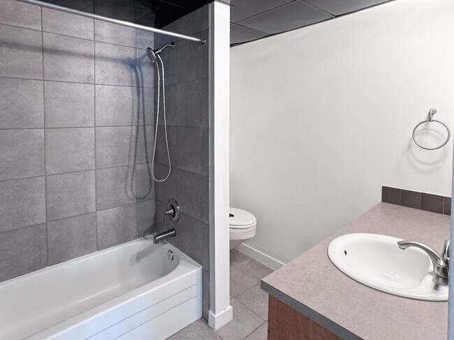 Building Photo - 1bd/1ba Seattle Condo