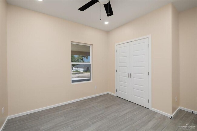 Building Photo - 832 N Kika De La Garza Blvd