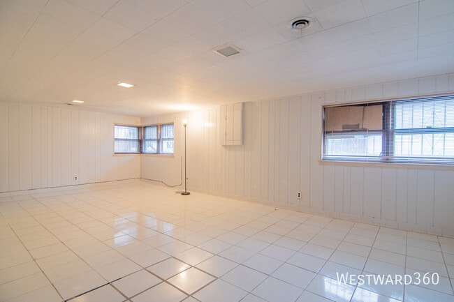 Building Photo - 2631 W 84th Pl