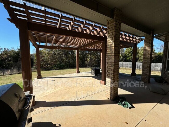 Building Photo - 5709 Asheville Wy