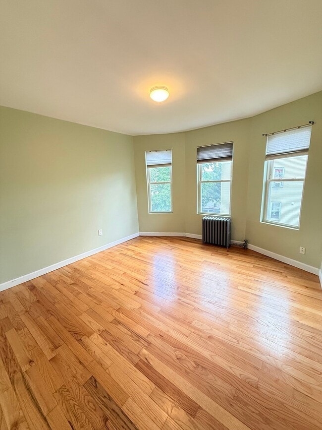 Building Photo - 154 Stanwood St