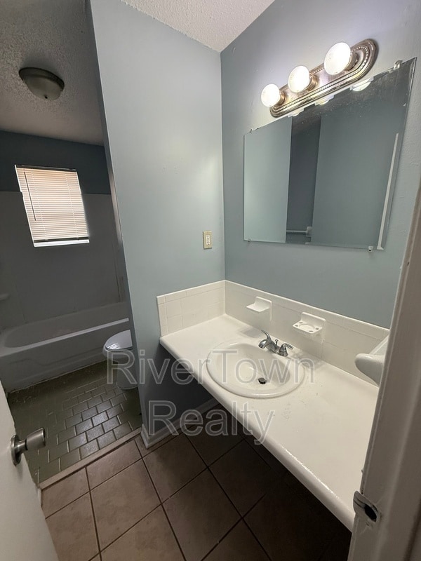 Building Photo - 3817 Ajanders Dr