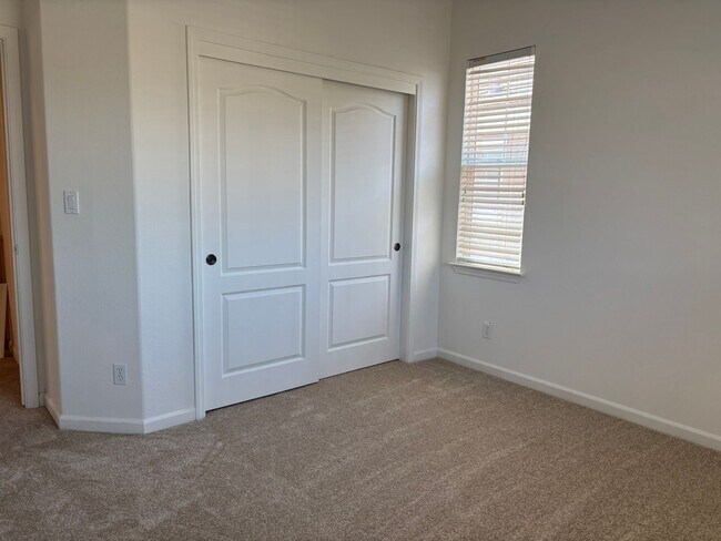 Building Photo - Spacious 4 bed/3 bath home in San Ramon