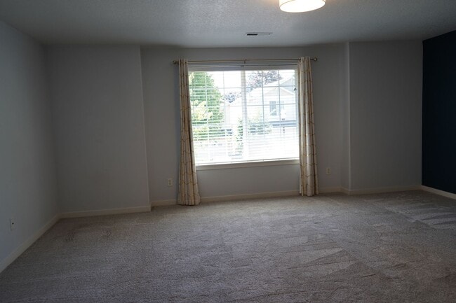 Building Photo - 7014 NE 55th St