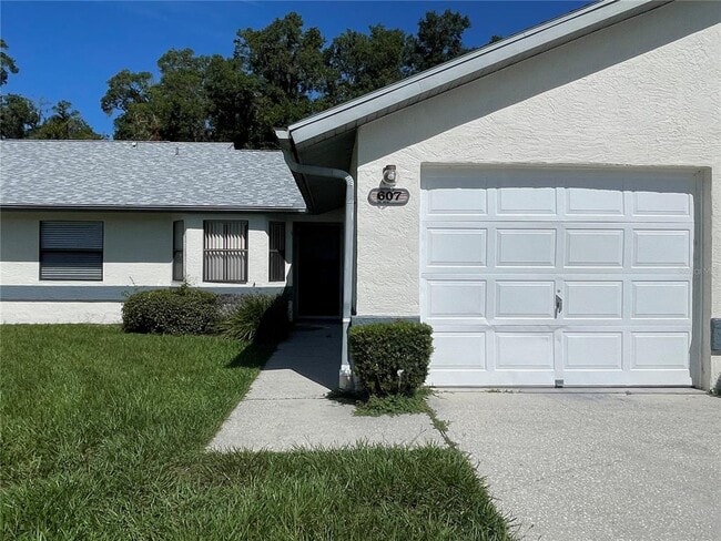 Primary Photo - 607 Whispering Pines Blvd