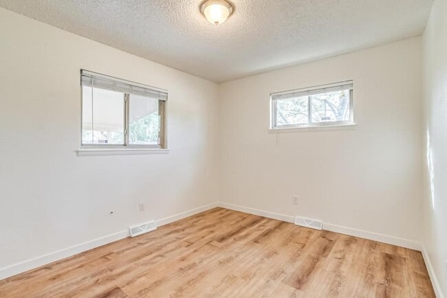 Building Photo - 9341 Hoffman Way