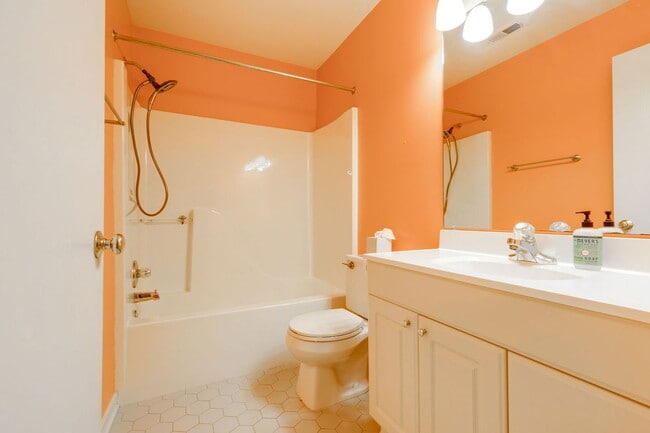 Building Photo - 2290 Greenfield Dr