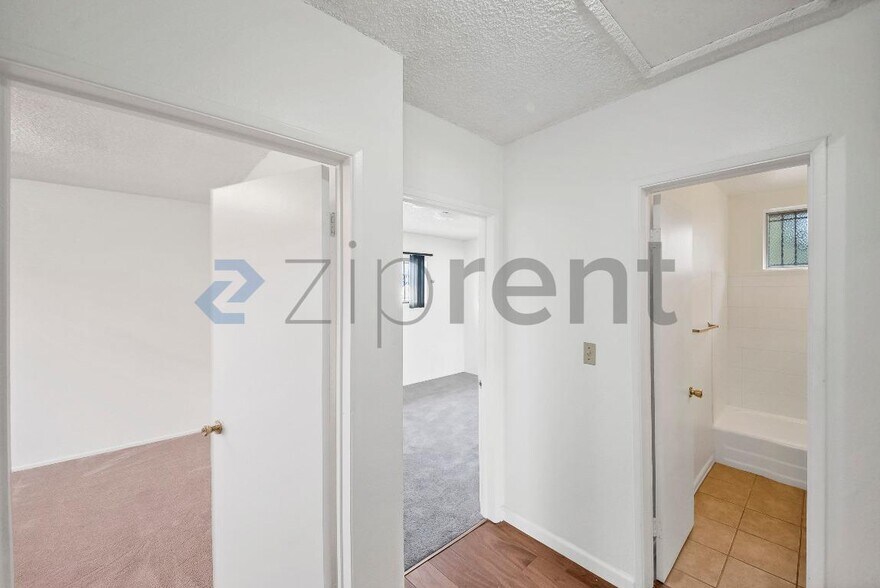 Building Photo - 2458 Normandie Ave