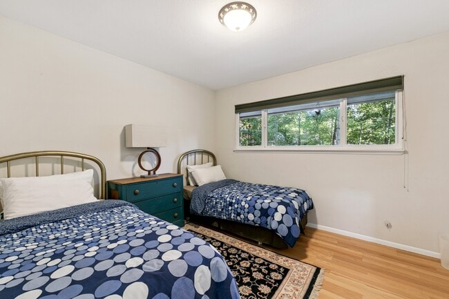 Building Photo - 275 Paiute Dr