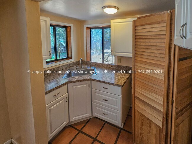 Building Photo - Exquisite Home among the Oak Trees
