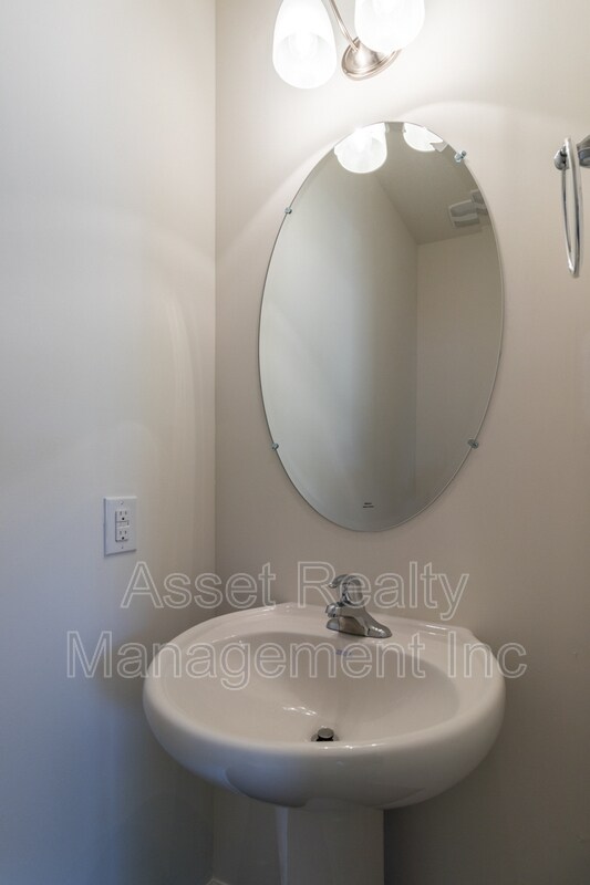 Building Photo - 4831 Birchcrest Ln