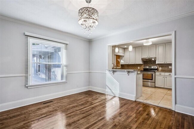 Building Photo - 2050 Mercer Ave