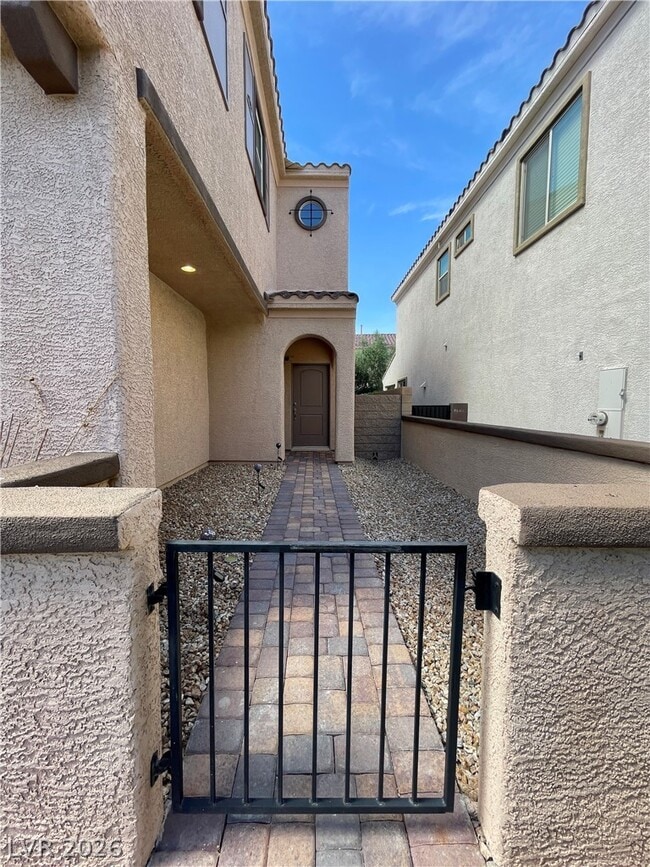Building Photo - 9702 Canyon Landing Ave