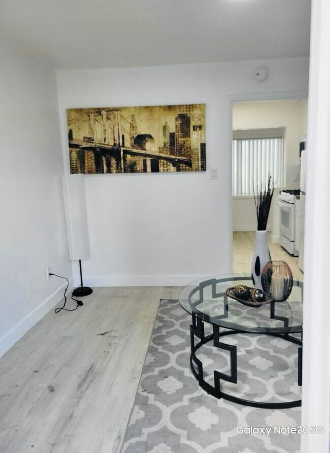 Building Photo - "Brand new" Cottage!  1-BR + den, totally ...