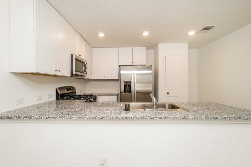 Building Photo - 1221 White Willow