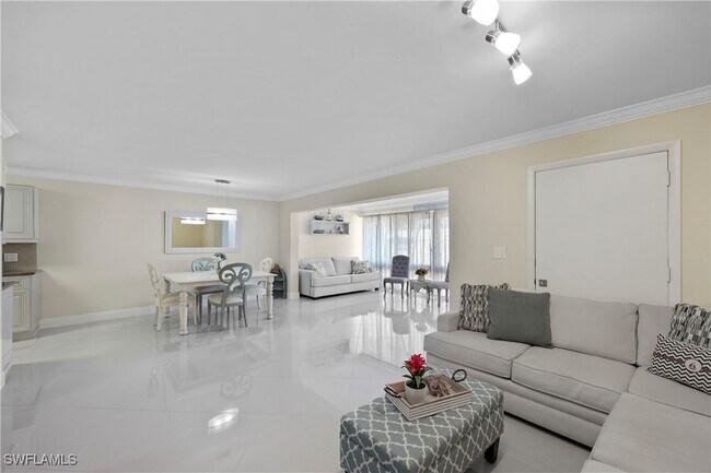 Building Photo - 2100 Gulf Shore Blvd N