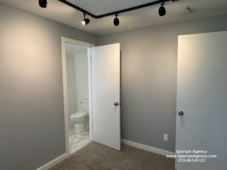 Building Photo - 2405 S Meridian