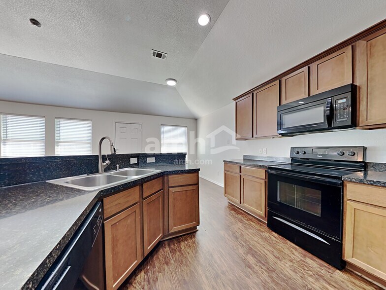 Building Photo - 924 Mesa Vista Dr