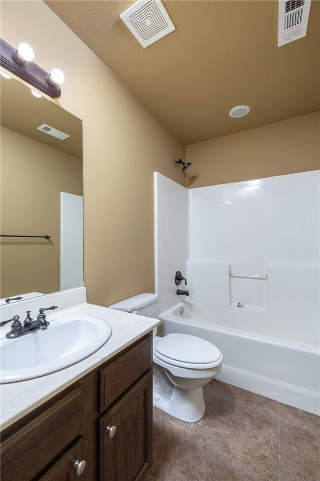 Building Photo - 515 Liem Cir