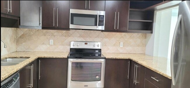 Building Photo - 750 SW Claudia Ave