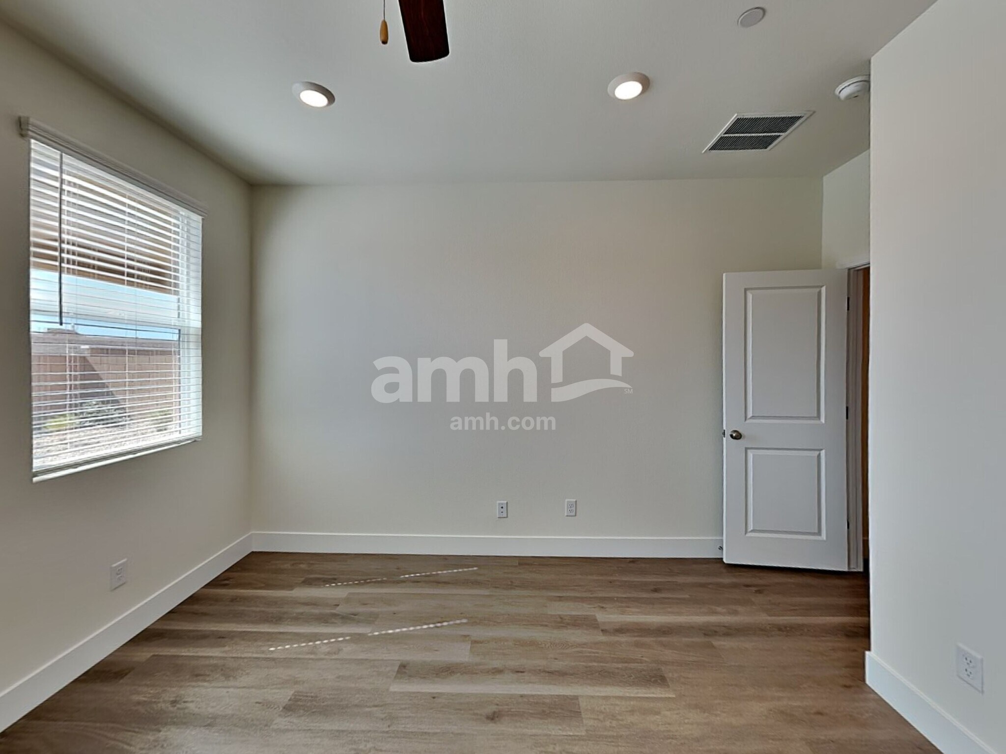 Building Photo - 850 English Primrose St