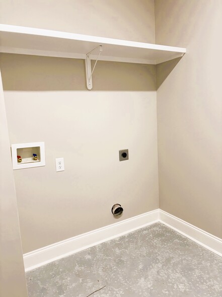 washer/dryer area - 107 Centre Sarcelle Blvd