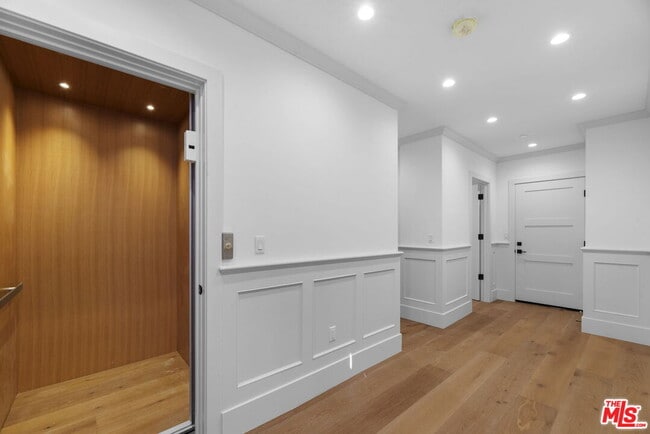 Building Photo - 566 Ida St