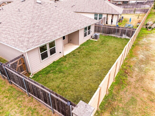 Building Photo - 1 MONTH FREE RENT WITH 18 - 24 MONTH LEASE!!! AVAILABLE THROUGH MARCH ONLY!