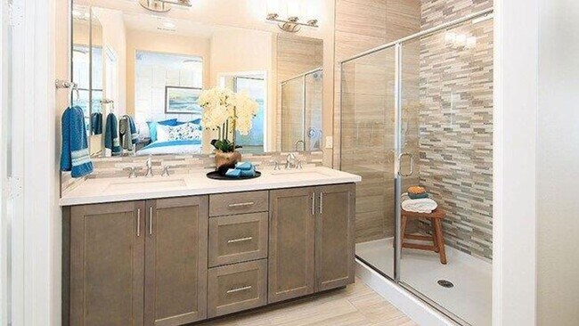 Building Photo - 4 Bedroom TownHome in the Skyline Community