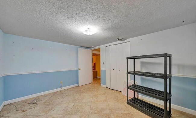 Building Photo - 809 Clifford Dr