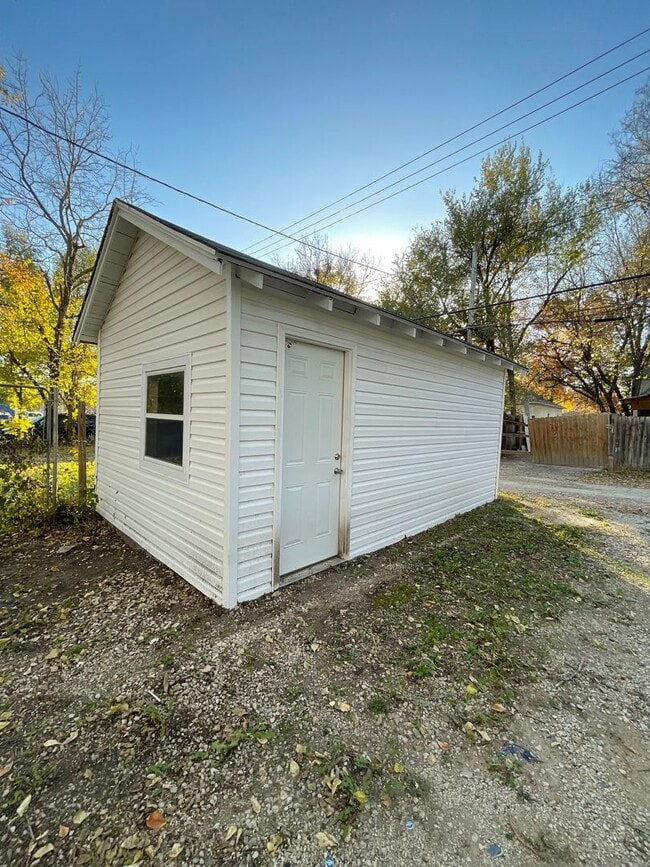 Building Photo - 409 State St