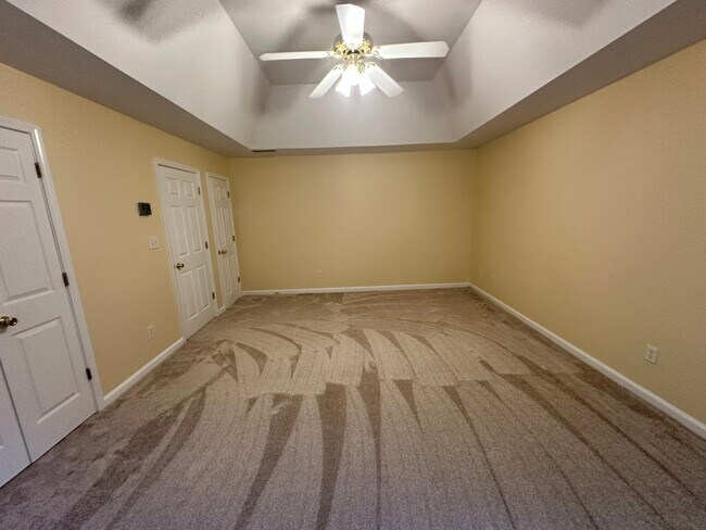 Building Photo - 420 White Rose Trce