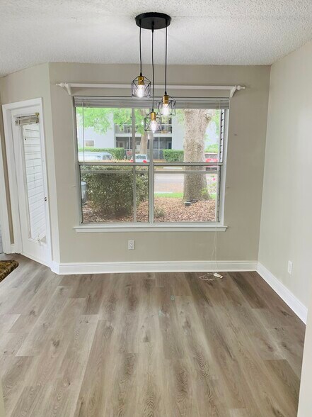 Building Photo - 715 Sugar Bay Way