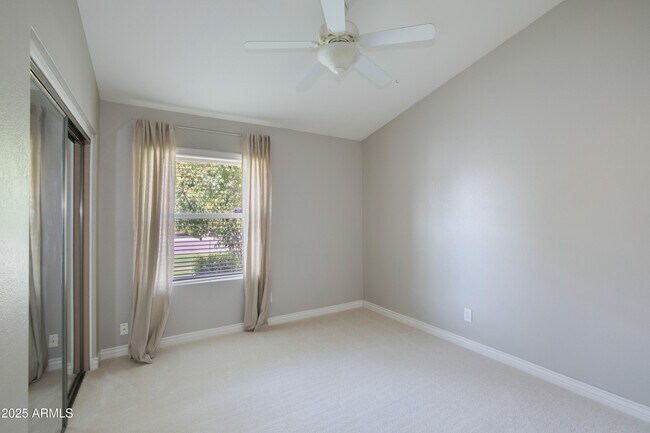 Building Photo - 5317 E Kathleen Rd