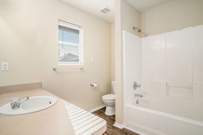 Building Photo - Welcome to this charming 3-bedroom, 2-bath...