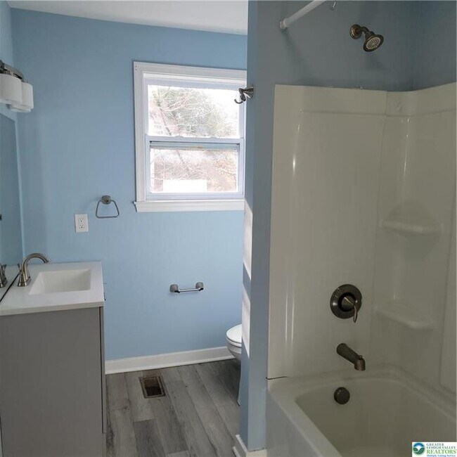 Building Photo - 1039 Ferry St