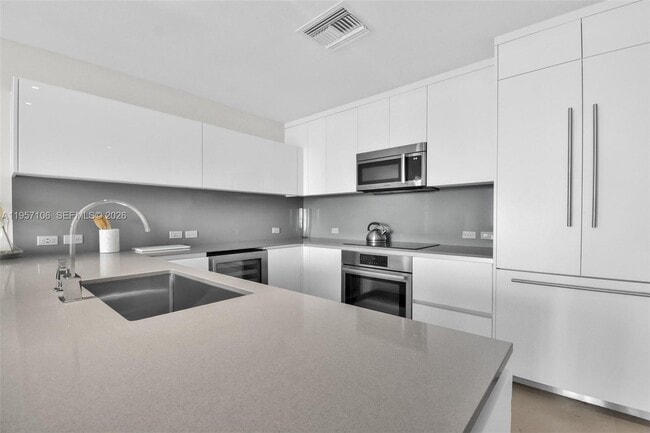 Building Photo - 88 SW 7th St