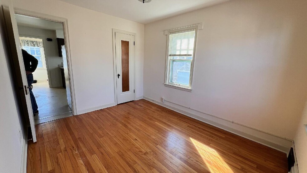 Primary Photo - 3123 Atwood Ave