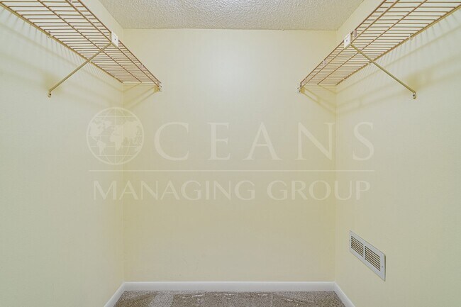 Building Photo - Spacious Condo with utilities included! Lo...