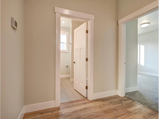 Building Photo - 2593 Sunray Ave