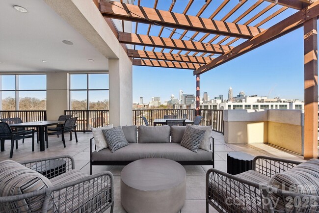 Building Photo - 905 Kenilworth Ave