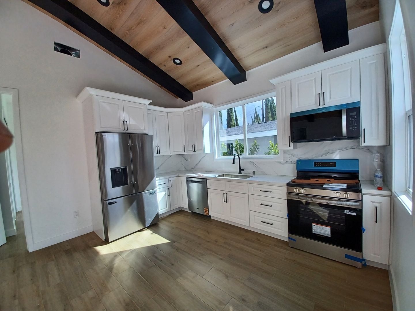 Building Photo - 319 E Ramona St