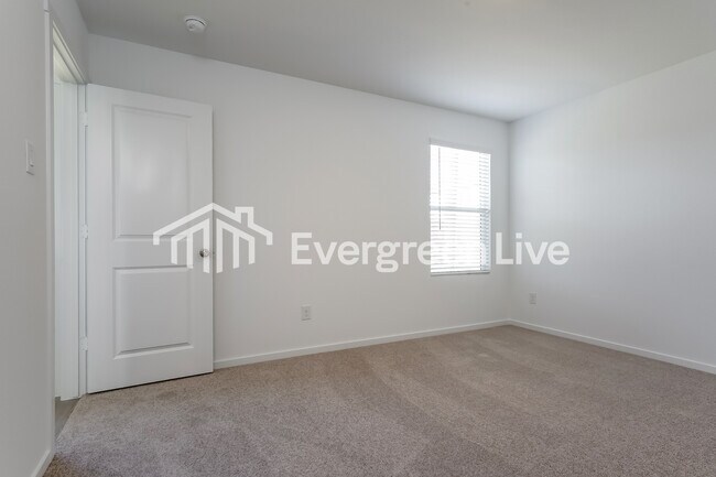 Building Photo - 10504 Desert Hawk Cir