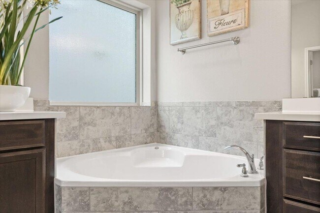 Building Photo - 11901 Deering Pl